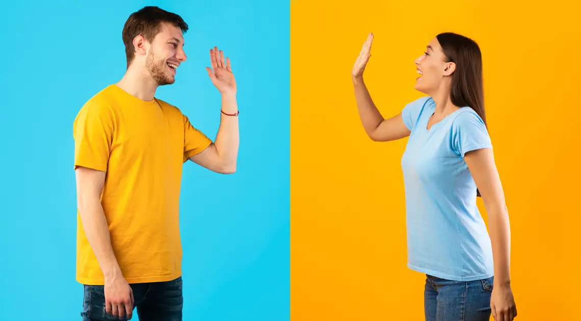 pareja en actitud cómplice